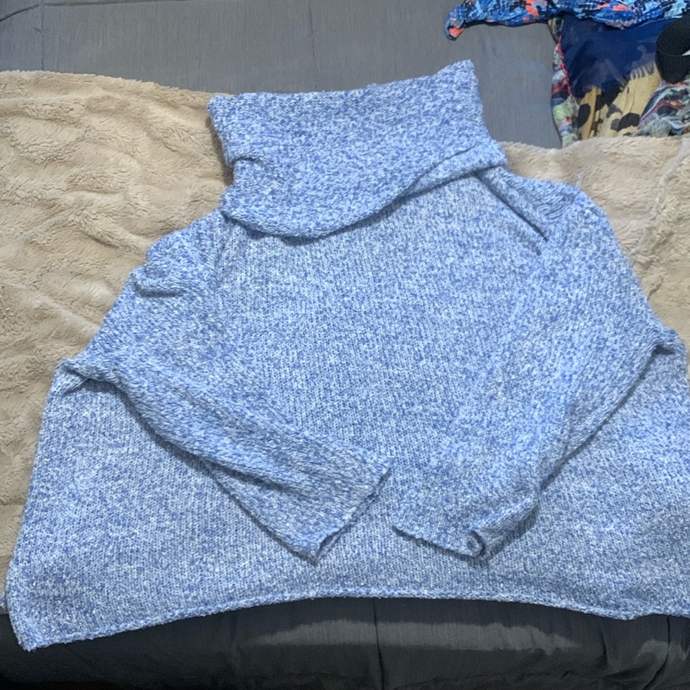 Oversized, soft, comfy cowlneck sweater! Perfect for the chill nights.